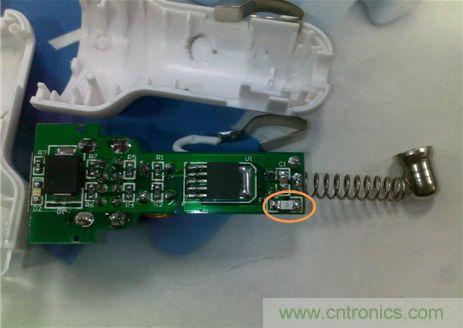 使用AEM-1206HI 2.5A貼片保險(xiǎn)絲,布局簡(jiǎn)單