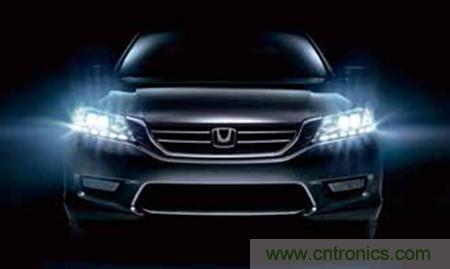 圖1 ：2013 本田雅閣旅行/ 混合動(dòng)力車(chē)型的LED 白天行車(chē)燈和前燈