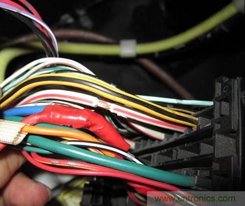 控制線25線--黃底紅條，電容器輸出線為最大的藍(lán)色線，接蓄電池正極的線為白底紅條粗線