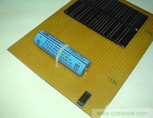 微型太陽(yáng)能供電板DIY，給手電筒收音機(jī)供電