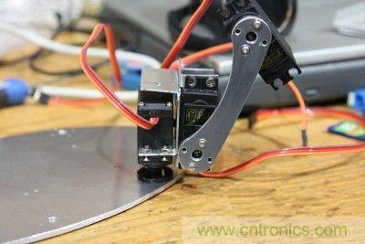 DIY:自制無線控制機器人