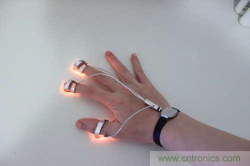 LED多點觸控手套DIY：把各部分焊接起來，測試