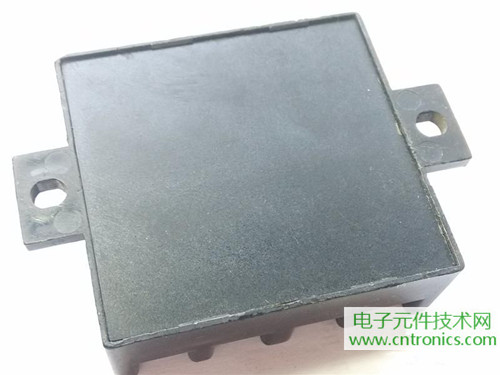 漏電保護器拆解：結構有差異，做工不錯