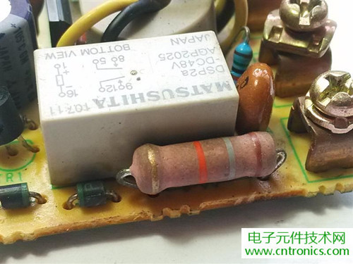 漏電保護器拆解：結構有差異，做工不錯