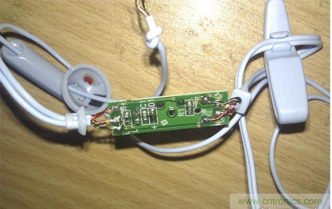 背面：電阻，電容，電感。接線圖也有標注。很復雜的線控。