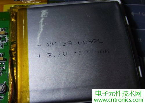 探秘電子紙！一款電紙書的電子墨水屏拆解