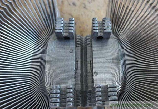 變廢為寶！風(fēng)扇散熱器變身山寨LED燈