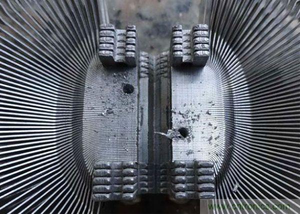 變廢為寶！風(fēng)扇散熱器變身山寨LED燈