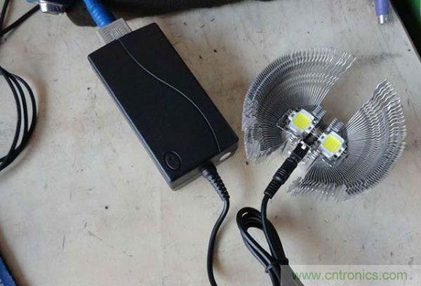 變廢為寶！風(fēng)扇散熱器變身山寨LED燈