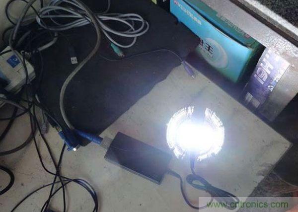 變廢為寶！風(fēng)扇散熱器變身山寨LED燈