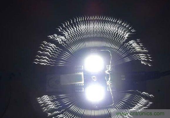 變廢為寶！風(fēng)扇散熱器變身山寨LED燈