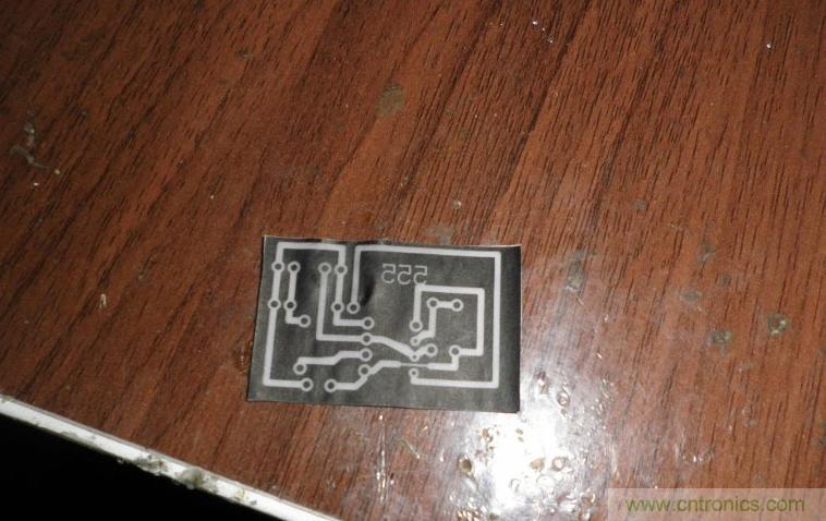 DIY菜鳥福音！感光干膜PCB負(fù)片輸出的一種方法！