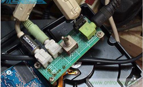 DIY：自制超炫音頻分配器，實現(xiàn)音箱共用