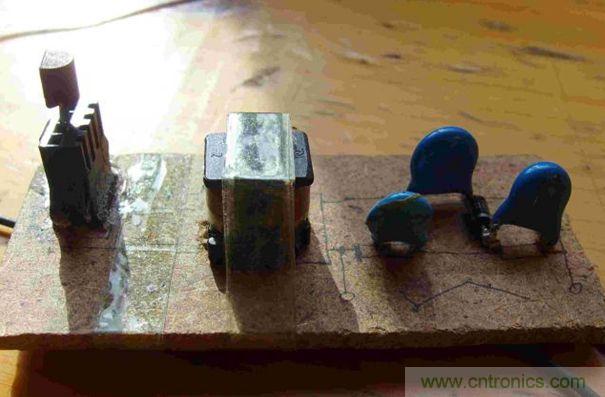 DIY單管自激，領(lǐng)略高壓電火花風(fēng)采