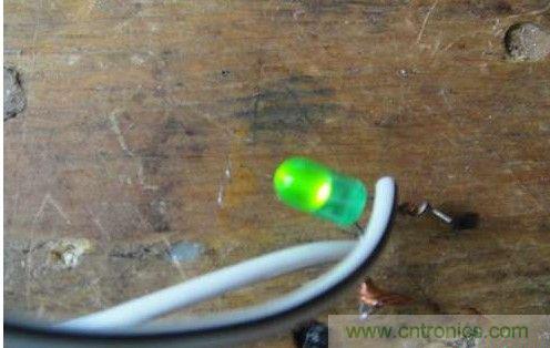 創(chuàng)意DIY！迷你風(fēng)力發(fā)電機(jī)！