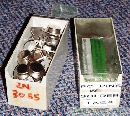 原本是裝醫(yī)療用具的塑膠盒，也很適合收納電子零件