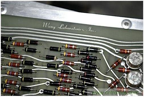 經(jīng)典懷舊拆解！歷史彌留的可編程科學(xué)計(jì)算器 from 1966