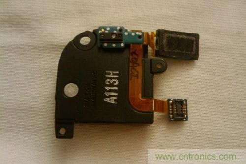 手機(jī)中小孔“暗藏天機(jī)”？距離傳感器的大學(xué)問