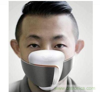 Frog Design 開發(fā)了一款可搭配手機(jī)應(yīng)用程序使用的智能口罩概念原型，內(nèi)建粒子傳感器，能警告使用者何時(shí)該戴上口罩