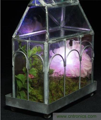 當(dāng)傳感器讀到的數(shù)值低于閾值，則LED會閃爍紅光