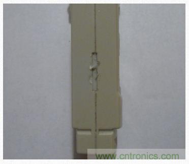 圖2：機(jī)身側(cè)面的狹縫。