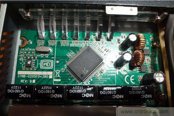 圖6：主系統(tǒng)電路板的細節(jié)特寫。