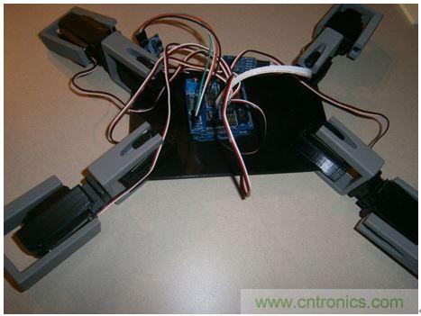 想要DIY一個會打招呼的超萌機器人嗎？猛戳這里