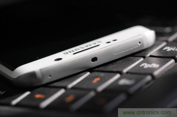 三星S6 Edge+拆解：比S6 Edge加在哪里？