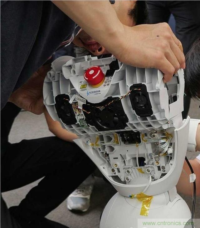 拆解筆記本不過癮，那就來拆拆日本情感機(jī)器人吧！