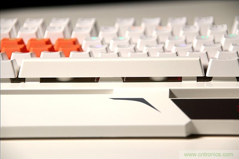 曾經(jīng)的網(wǎng)吧統(tǒng)治者&mdash;雙飛燕血手幽靈機(jī)械鍵盤，真世界最快？