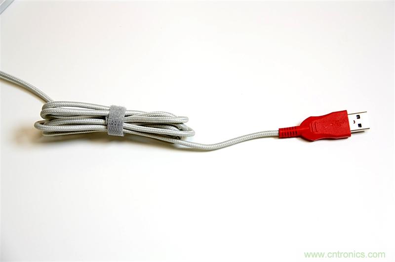 曾經(jīng)的網(wǎng)吧統(tǒng)治者&mdash;雙飛燕血手幽靈機(jī)械鍵盤，真世界最快？