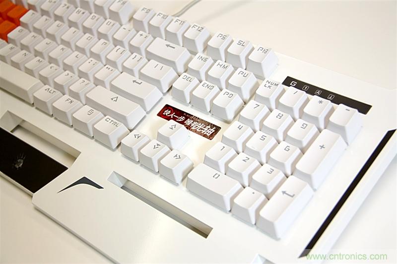 曾經(jīng)的網(wǎng)吧統(tǒng)治者&mdash;雙飛燕血手幽靈機(jī)械鍵盤，真世界最快？