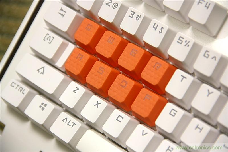 曾經(jīng)的網(wǎng)吧統(tǒng)治者&mdash;雙飛燕血手幽靈機(jī)械鍵盤，真世界最快？