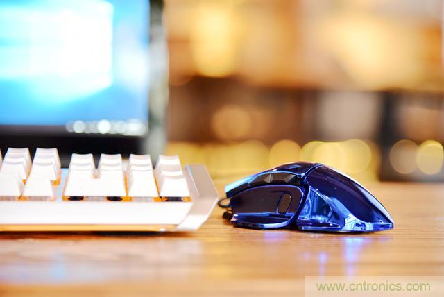 左手寫愛，右手寫他&mdash;&mdash;從此鍵盤鼠標(biāo)不分家！