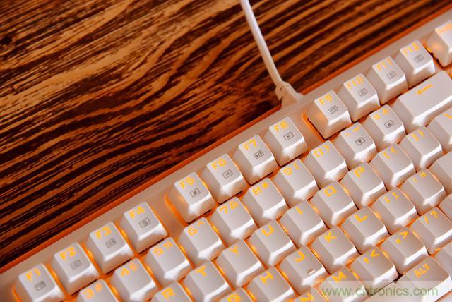 左手寫愛，右手寫他&mdash;&mdash;從此鍵盤鼠標(biāo)不分家！