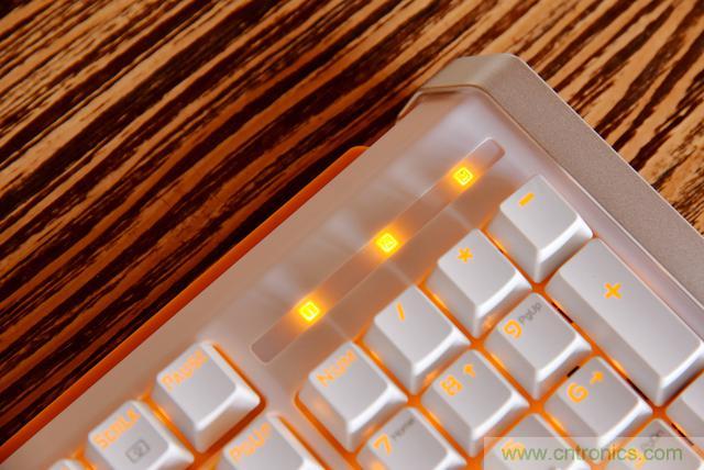 左手寫愛，右手寫他&mdash;&mdash;從此鍵盤鼠標(biāo)不分家！