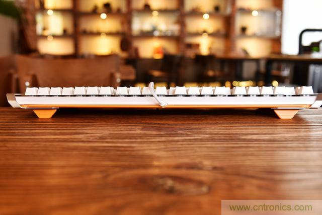 左手寫愛，右手寫他&mdash;&mdash;從此鍵盤鼠標(biāo)不分家！