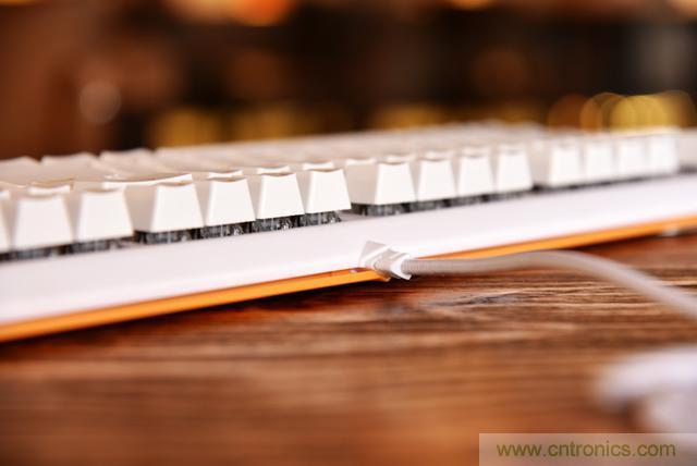 左手寫愛，右手寫他&mdash;&mdash;從此鍵盤鼠標(biāo)不分家！