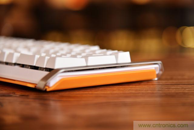 左手寫愛，右手寫他&mdash;&mdash;從此鍵盤鼠標(biāo)不分家！