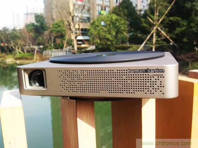 無屏電視時(shí)代已然來臨，客廳你做好準(zhǔn)備了嗎？