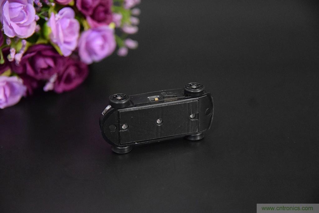 虛擬與現(xiàn)實(shí)相結(jié)合的飛車游戲，讓你體驗(yàn)速度與激情的碰撞！