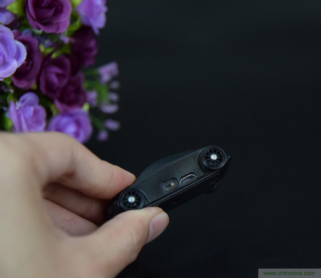 虛擬與現(xiàn)實(shí)相結(jié)合的飛車游戲，讓你體驗(yàn)速度與激情的碰撞！