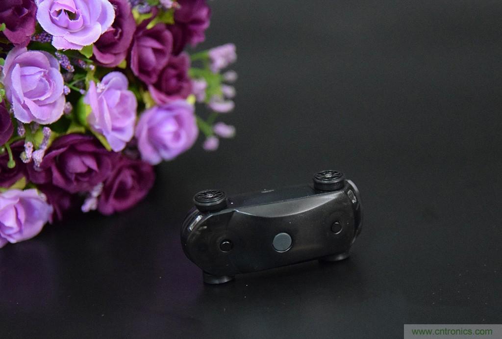 虛擬與現(xiàn)實(shí)相結(jié)合的飛車游戲，讓你體驗(yàn)速度與激情的碰撞！