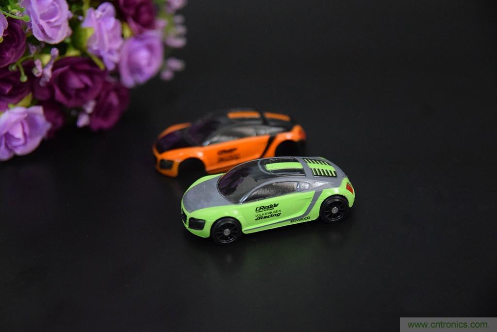 虛擬與現(xiàn)實(shí)相結(jié)合的飛車游戲，讓你體驗(yàn)速度與激情的碰撞！