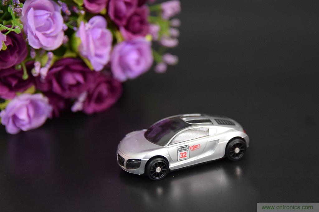 虛擬與現(xiàn)實(shí)相結(jié)合的飛車游戲，讓你體驗(yàn)速度與激情的碰撞！