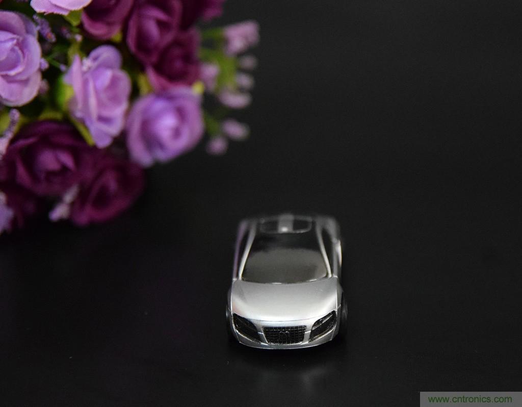 虛擬與現(xiàn)實(shí)相結(jié)合的飛車游戲，讓你體驗(yàn)速度與激情的碰撞！