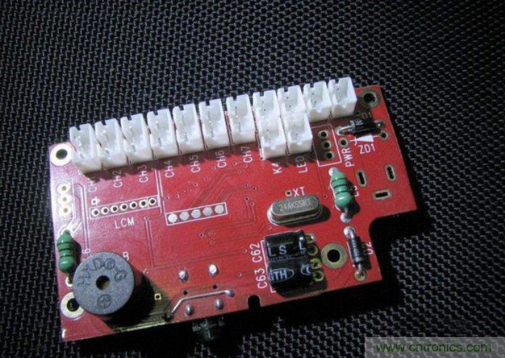 無人機(jī) DIY 制作全過程，酷得不要不要的！