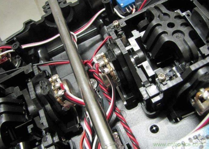 無人機(jī) DIY 制作全過程，酷得不要不要的！