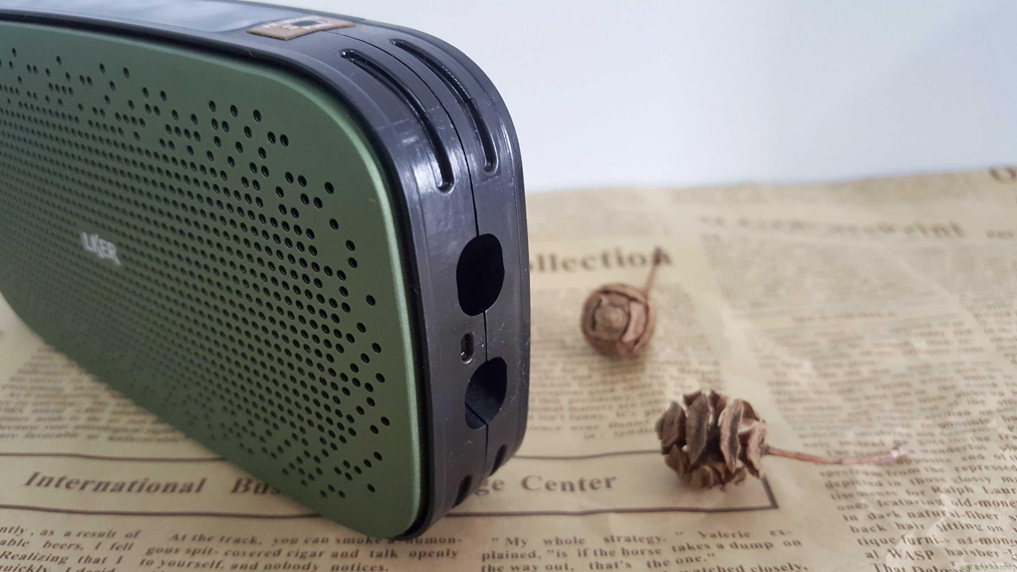 搞怪&ldquo;美人魚&rdquo;盡享靈克藍(lán)牙音箱的天籟之音！