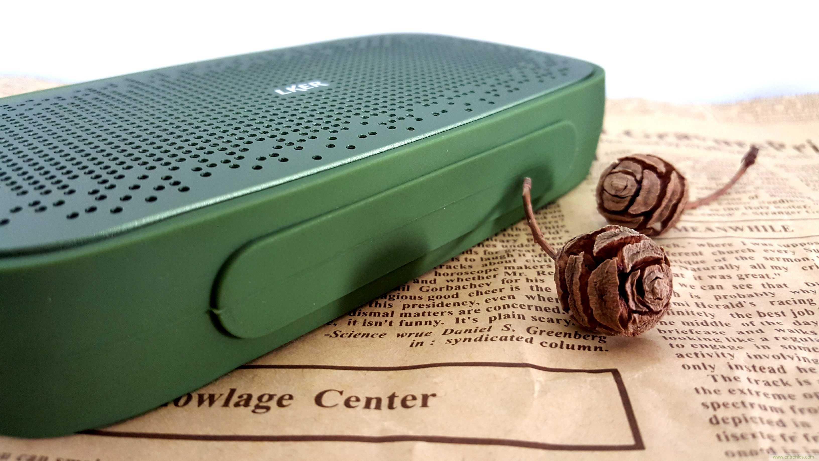 搞怪&ldquo;美人魚&rdquo;盡享靈克藍(lán)牙音箱的天籟之音！